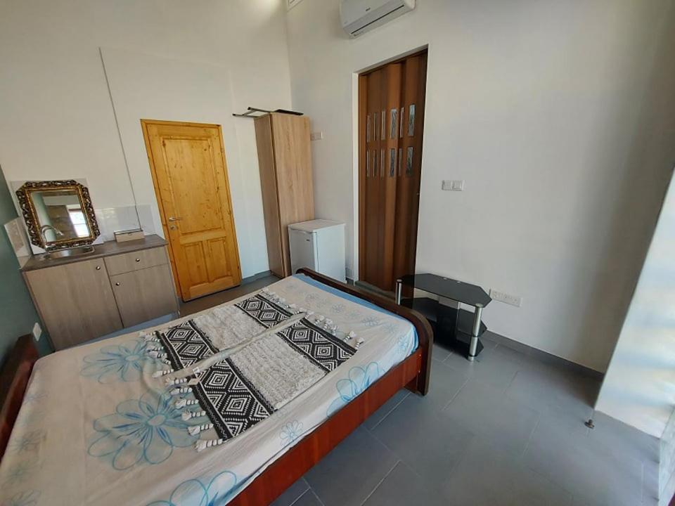 Anna Guesthouse 10 Min Walk From The Beach Larnaca Exterior foto
